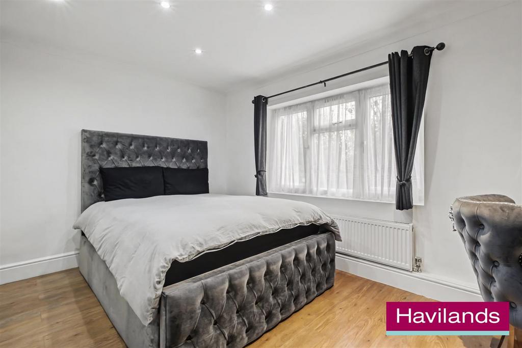 Berkeley Gardens N21 2 BD-4.jpg