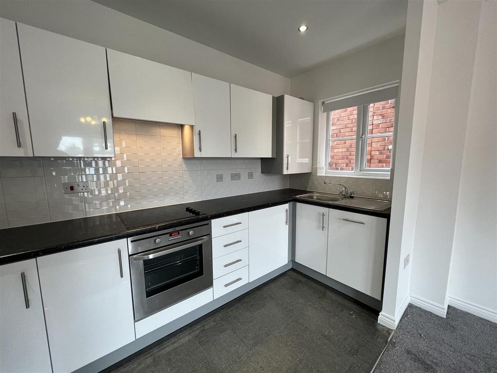 Kitchen 2.JPG