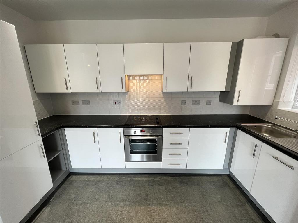 Kitchen 3.JPG