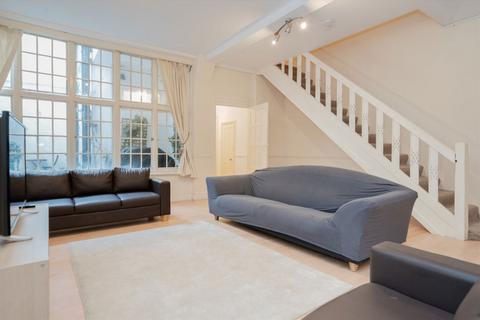 4 bedroom flat to rent, Gloucester Road, London SW7