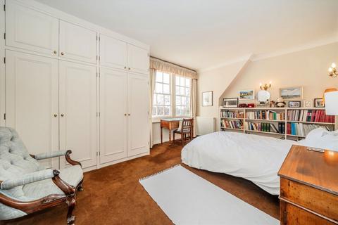 2 bedroom flat for sale, Campden House, London W8