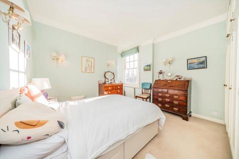 2 bedroom flat for sale, Campden House, London W8