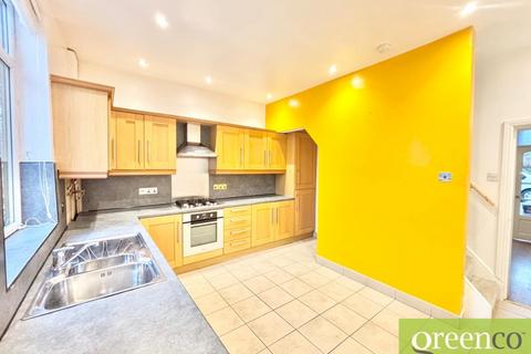 2 bedroom terraced house to rent, Boarshaw Road, Rochdale M24