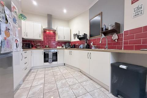 4 bedroom end of terrace house for sale, Tudor Avenue, Aberdare CF44