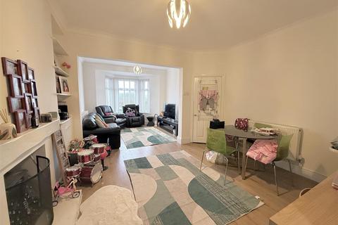 4 bedroom end of terrace house for sale, Tudor Avenue, Aberdare CF44