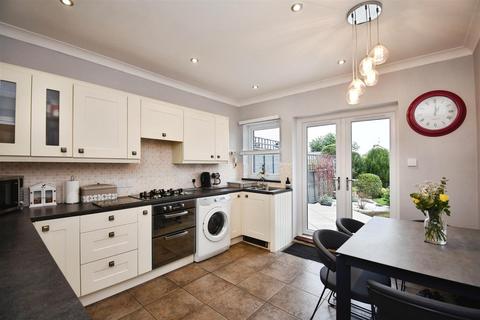 2 bedroom semi-detached bungalow for sale, Four Acre Close, Kirk Ella