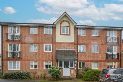 2 bedroom apartment for sale, St. Marys Lane, Upminster