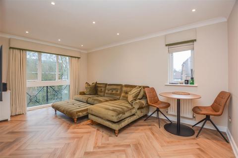 2 bedroom apartment for sale, St. Marys Lane, Upminster