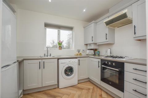 2 bedroom apartment for sale, St. Marys Lane, Upminster