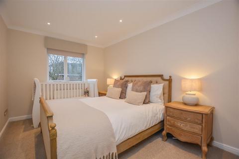 2 bedroom apartment for sale, St. Marys Lane, Upminster