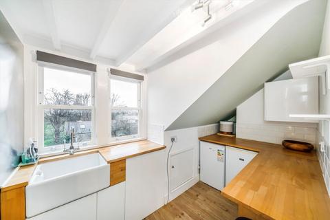 Studio to rent, East Hill, London SW18