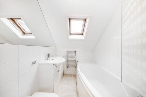 Studio to rent, East Hill, London SW18