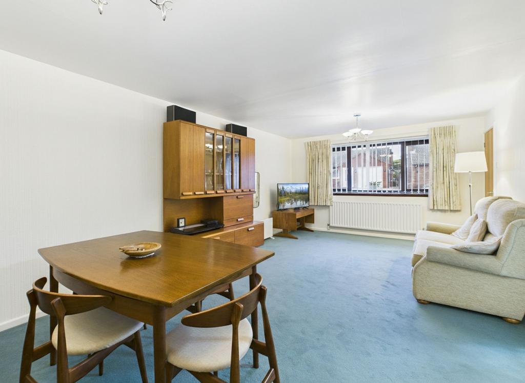Lounge/Dining Room