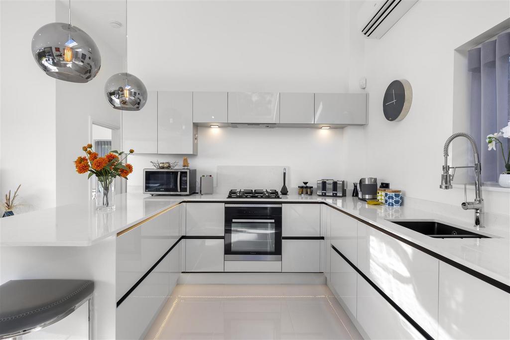 Kitchen 1.JPG