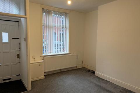 2 bedroom terraced house to rent, Hethorn Street, Newton Heath, M40