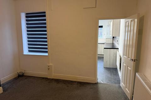 2 bedroom terraced house to rent, Hethorn Street, Newton Heath, M40