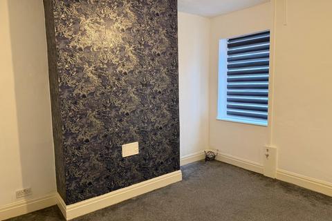 2 bedroom terraced house to rent, Hethorn Street, Newton Heath, M40
