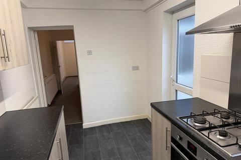 2 bedroom terraced house to rent, Hethorn Street, Newton Heath, M40