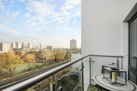 2 bedroom flat to rent, Gwynne Road, Battersea, London, SW11