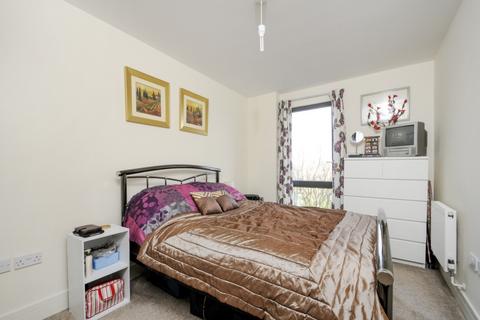 2 bedroom flat to rent, Gwynne Road, Battersea, London, SW11