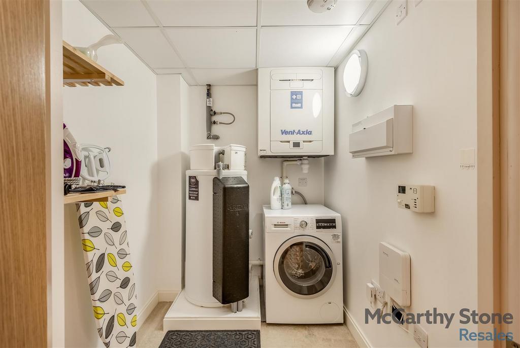 8676973-interior01.jpg