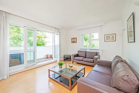 2 bedroom apartment to rent, Avenue Road, London NW8