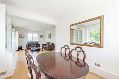 2 bedroom apartment to rent, Avenue Road, London NW8