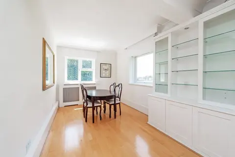 2 bedroom apartment to rent, Avenue Road, London NW8