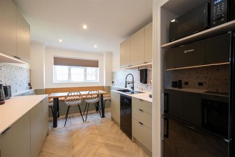3 bedroom flat to rent, Mark Anthony Court, Hayling Island PO11