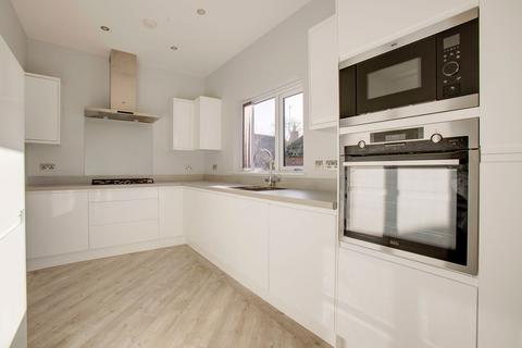 2 bedroom detached bungalow for sale, Cliff Drive, Nottingham NG12