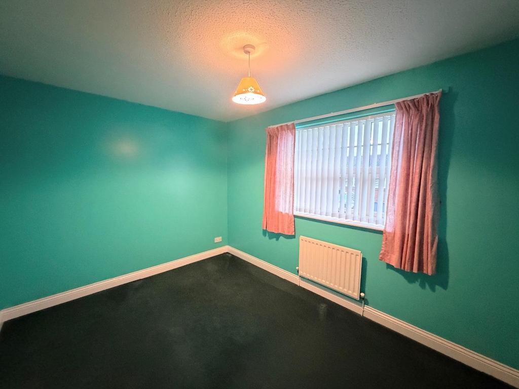 Bedroom (rear)