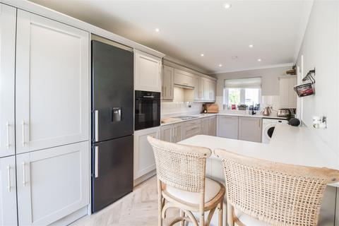 3 bedroom terraced house for sale, Swan Walk, Kelvedon Hatch, Brentwood