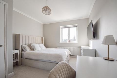 3 bedroom terraced house for sale, Swan Walk, Kelvedon Hatch, Brentwood