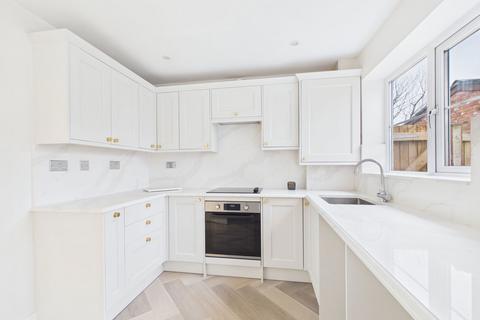 3 bedroom detached house to rent, Southport Road, Lydiate, Liverpool, L31 4HD