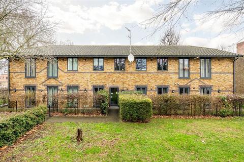 3 bedroom flat for sale, Queens Road, London SE15