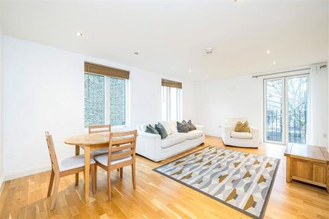 3 bedroom flat for sale, Queens Road, London SE15