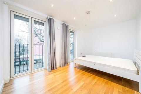 3 bedroom flat for sale, Queens Road, London SE15