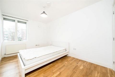 3 bedroom flat for sale, Queens Road, London SE15