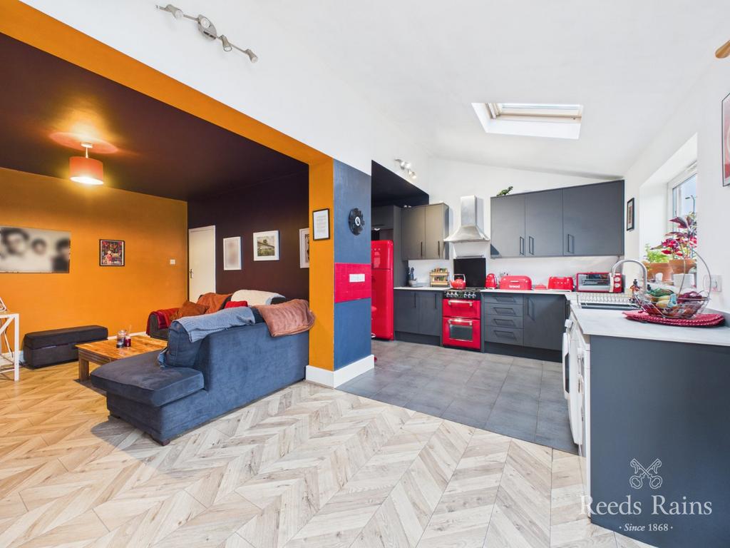 Kitchen/ Living