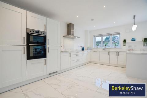 4 bedroom detached house for sale, Hollow Drive, Thornton, Liverpool