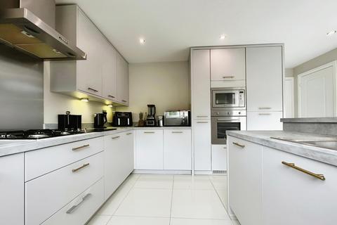 4 bedroom detached house for sale, Lunts Heath Road, Cheshire WA8