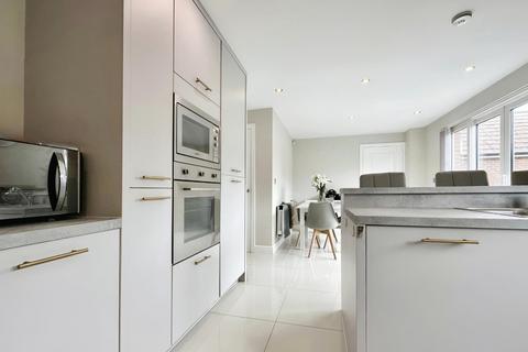 4 bedroom detached house for sale, Lunts Heath Road, Cheshire WA8