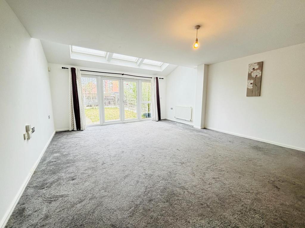3 bedroom Semi Detached for rent