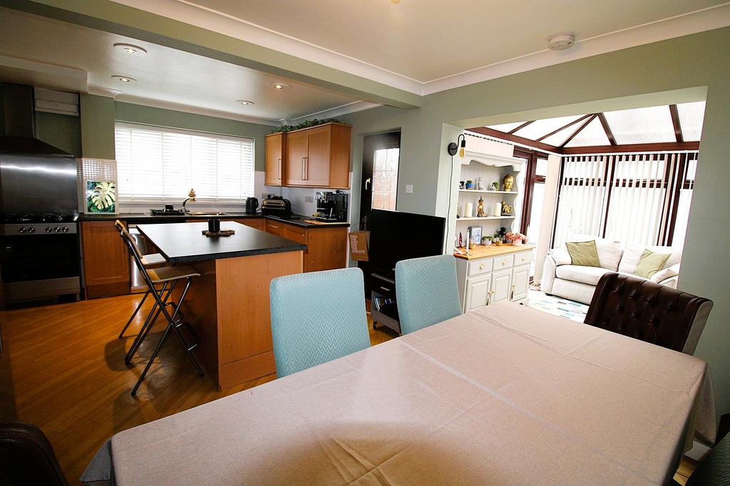 Spacious Open-Plan...