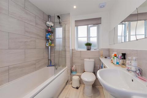 2 bedroom apartment for sale, Richards Way, Slough