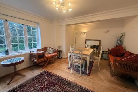 undefined, Lightwater,  Surrey,  GU18