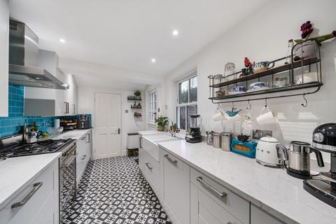 undefined, Rose Villas, Woking GU22