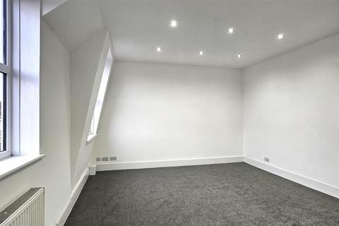 3 bedroom flat to rent, Surrey Road, Cliftonville, Margate