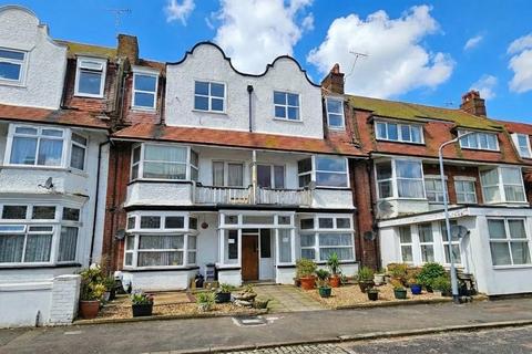 3 bedroom flat to rent, Surrey Road, Cliftonville, Margate