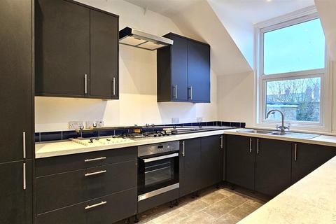 3 bedroom flat to rent, Surrey Road, Cliftonville, Margate